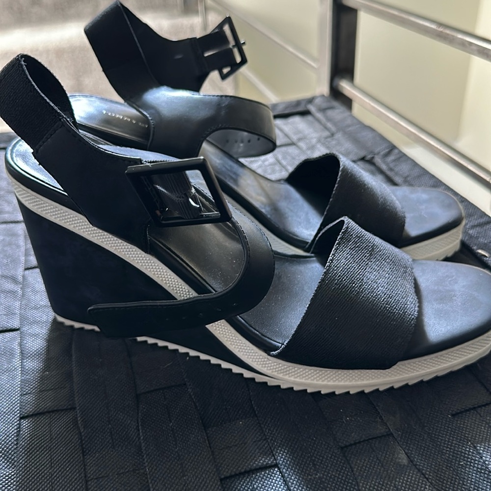 Tommy Hilfiger never worn black wedges